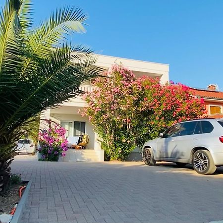 Mr. Hall Apartments Barbat na Rabu Buitenkant foto
