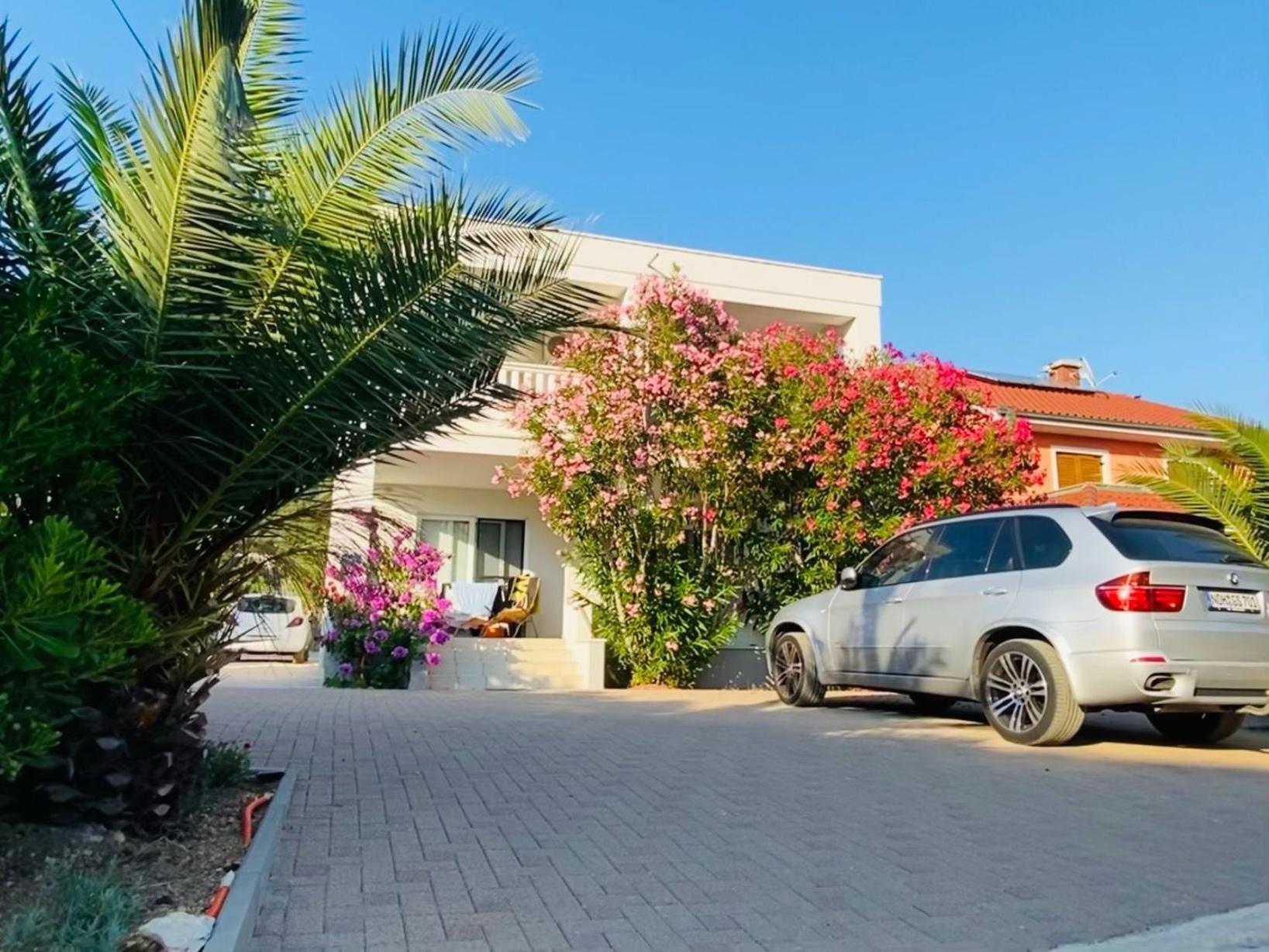Mr. Hall Apartments Barbat na Rabu Buitenkant foto