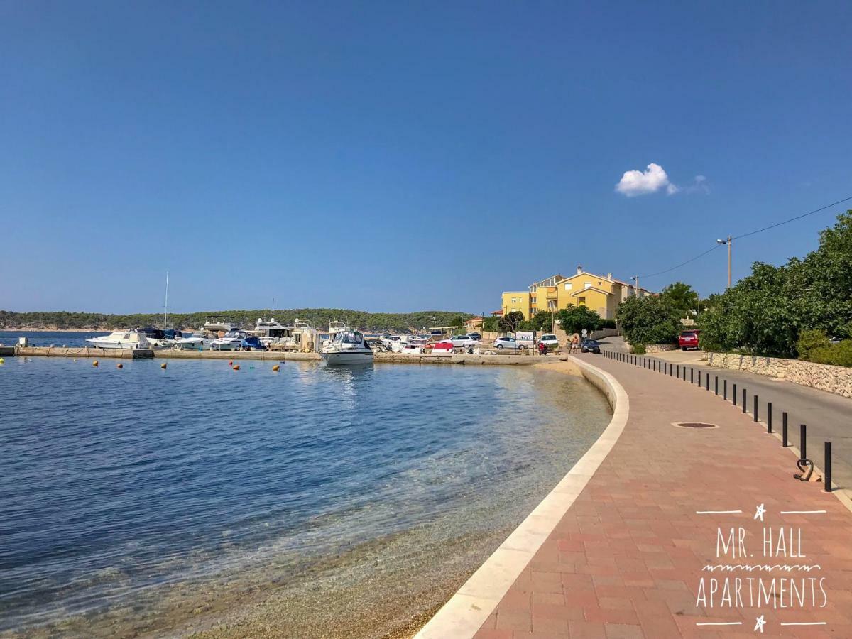 Mr. Hall Apartments Barbat na Rabu Buitenkant foto