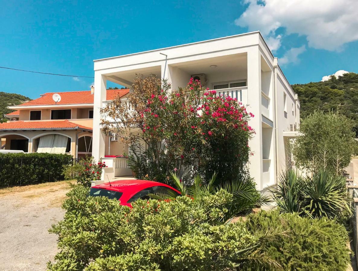 Mr. Hall Apartments Barbat na Rabu Buitenkant foto