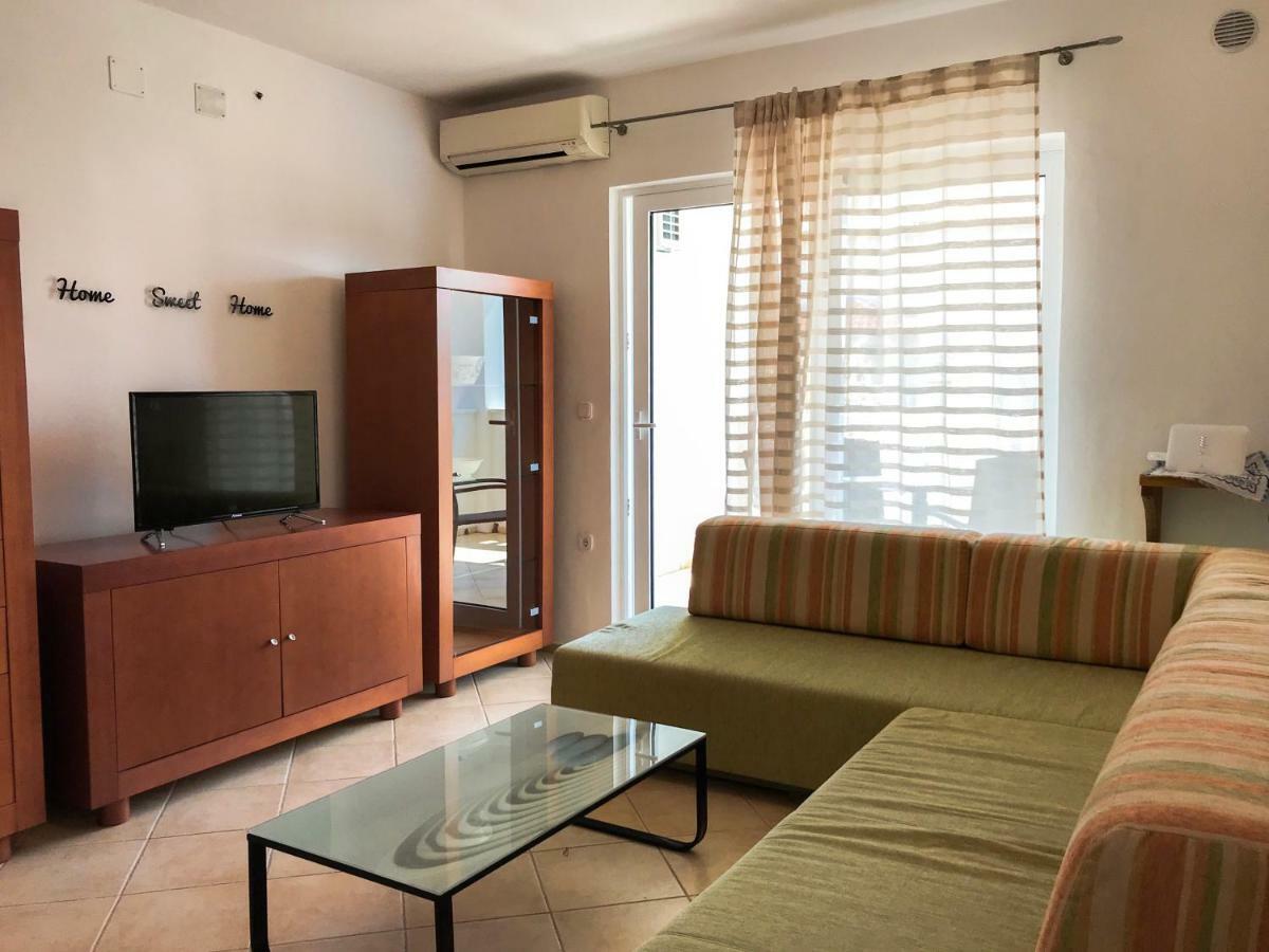 Mr. Hall Apartments Barbat na Rabu Buitenkant foto