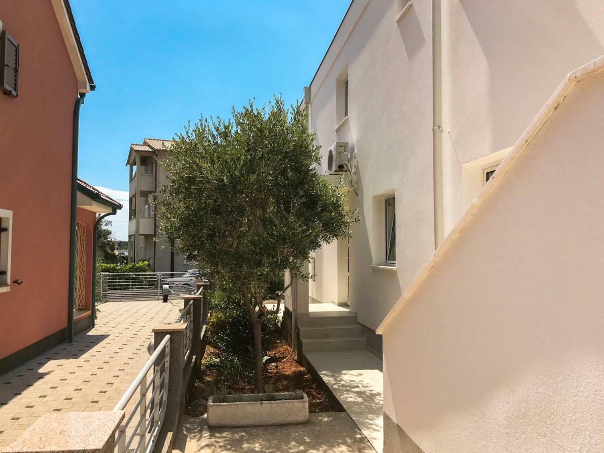 Mr. Hall Apartments Barbat na Rabu Buitenkant foto