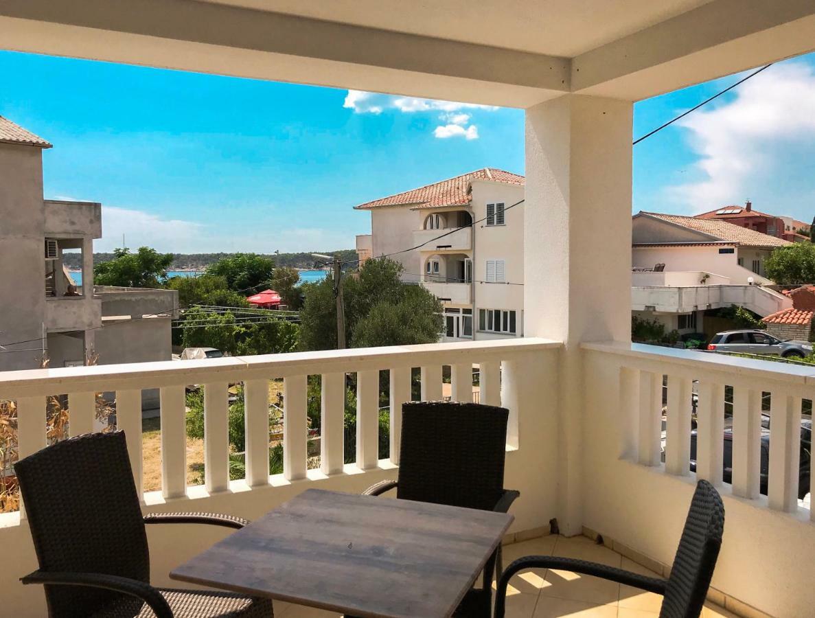 Mr. Hall Apartments Barbat na Rabu Buitenkant foto